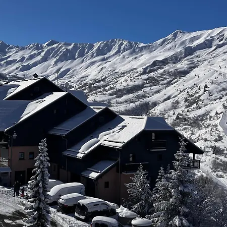 Hotel & Les Carrettes 3*